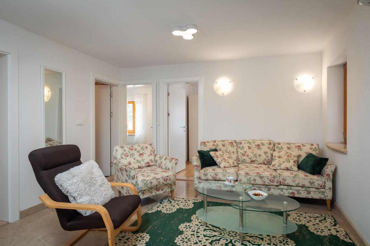 Luxury Stone Villa Nevija 2022 Private Villa ミルナ 部屋 写真